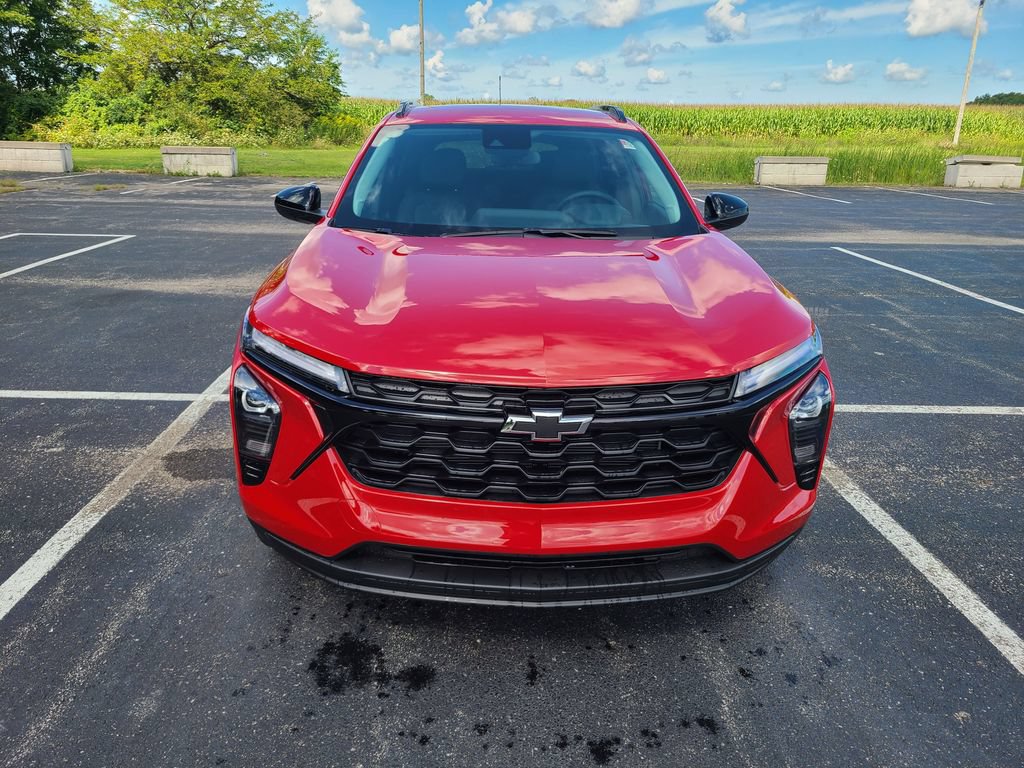 New 2026 Chevrolet Trax LT w/ Midnight Edition FWD image 2