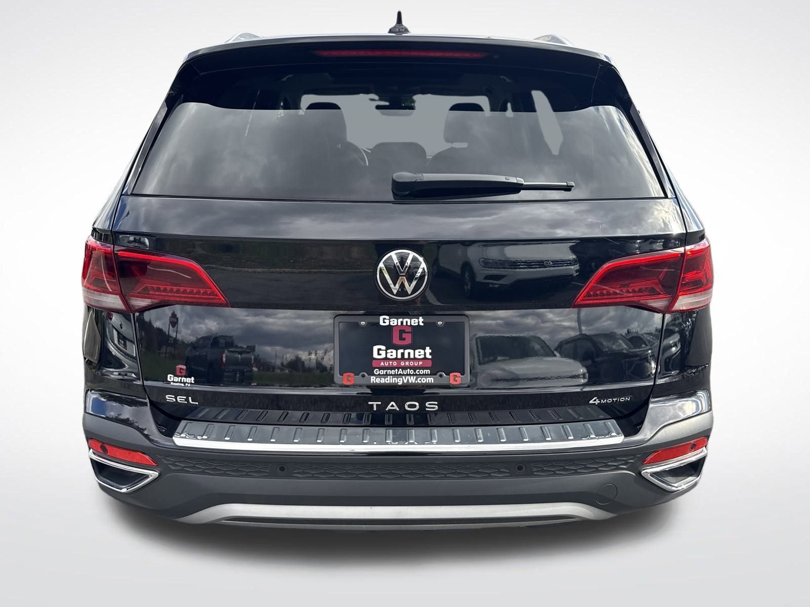 Certified 2022 Volkswagen Taos SEL image 4