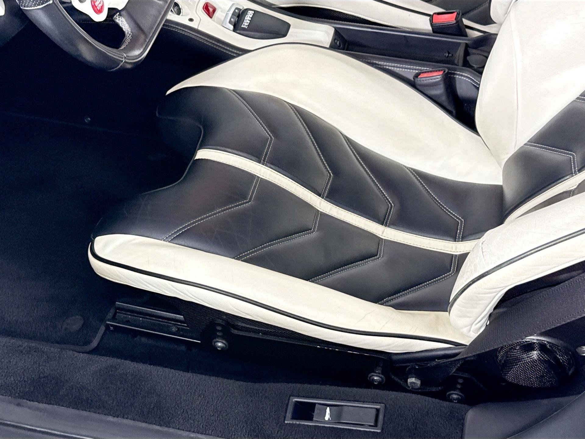 Used 2010 Ferrari 458 Italia Coupe RWD image 18
