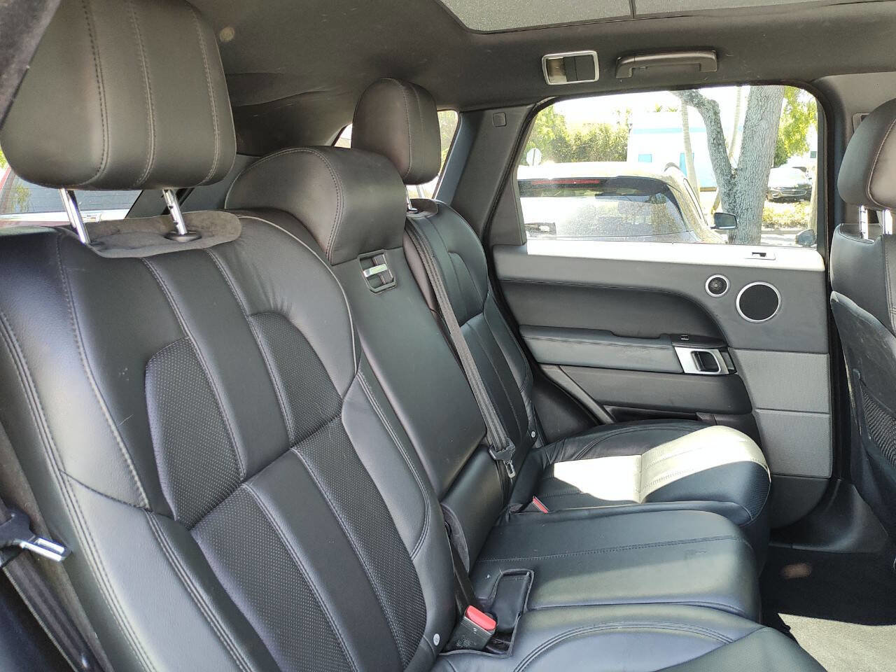 Used 2015 Land Rover Range Rover Sport SE image 49
