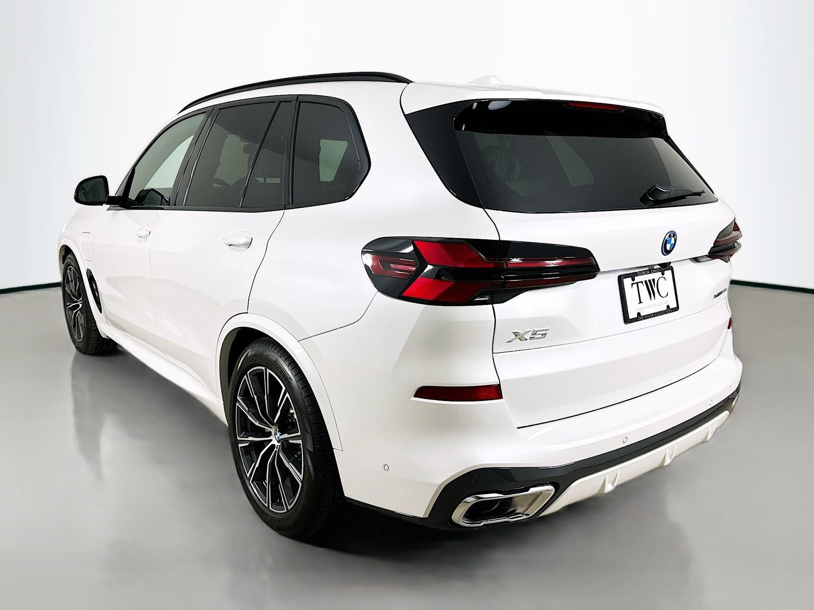 New 2026 BMW X5 xDrive50e w/ M Sport Package AWD/4WD image 7