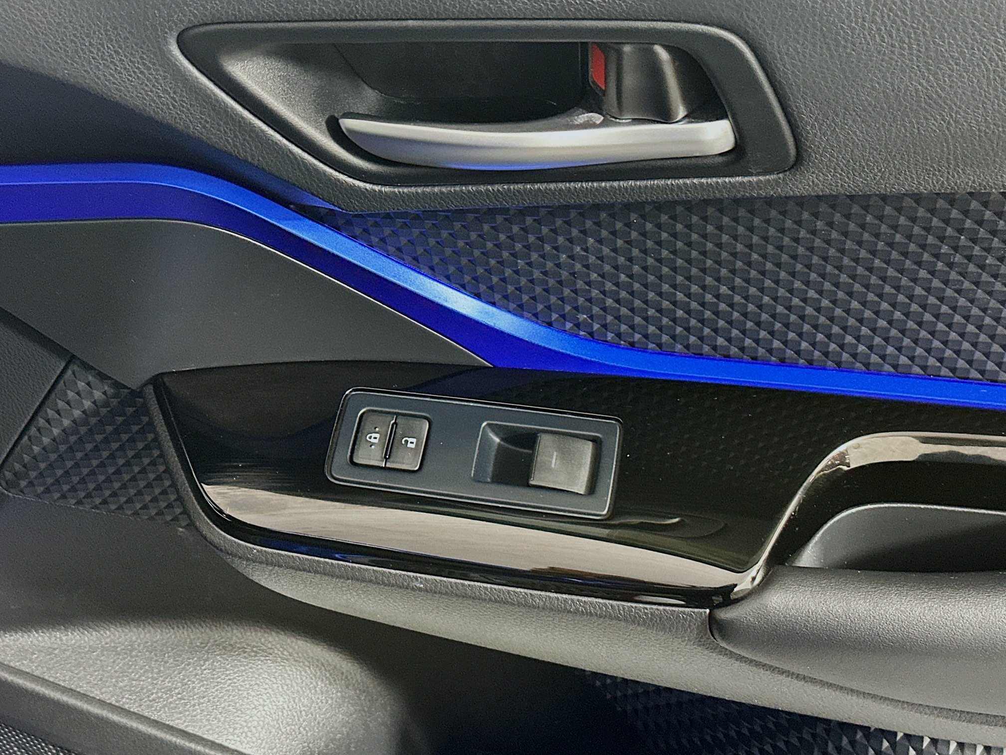 Used 2021 Toyota C-HR XLE FWD image 29