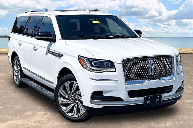 Used 2022 Lincoln Navigator Reserve AWD/4WD image 1