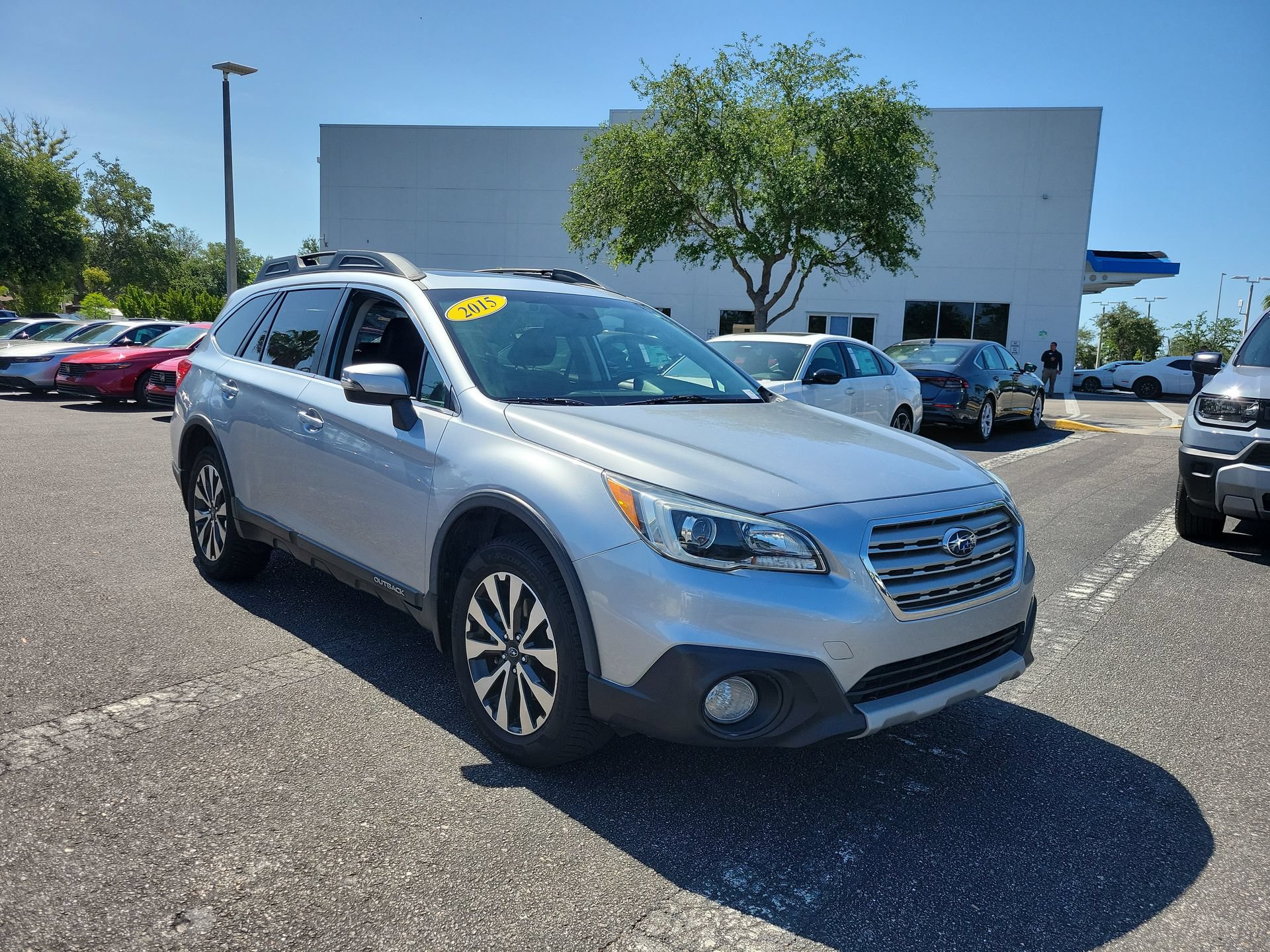 Used 2015 Subaru Outback 2.5i Limited AWD/4WD image 2
