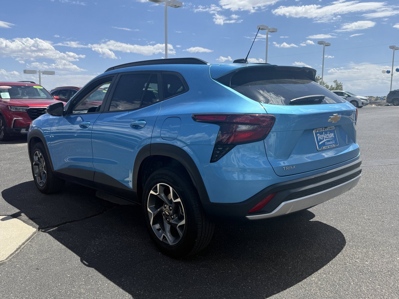 Used 2025 Chevrolet Trax LT FWD image 7