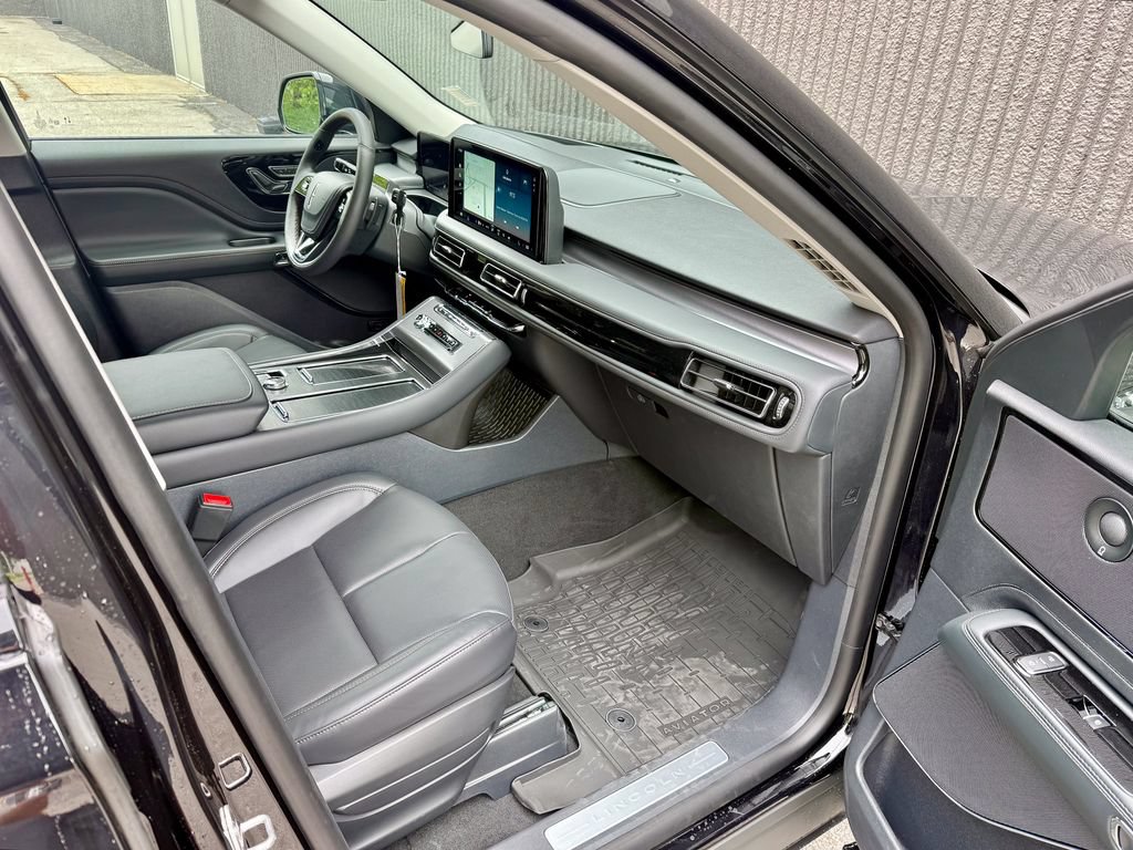 New 2026 Lincoln Aviator AWD image 22