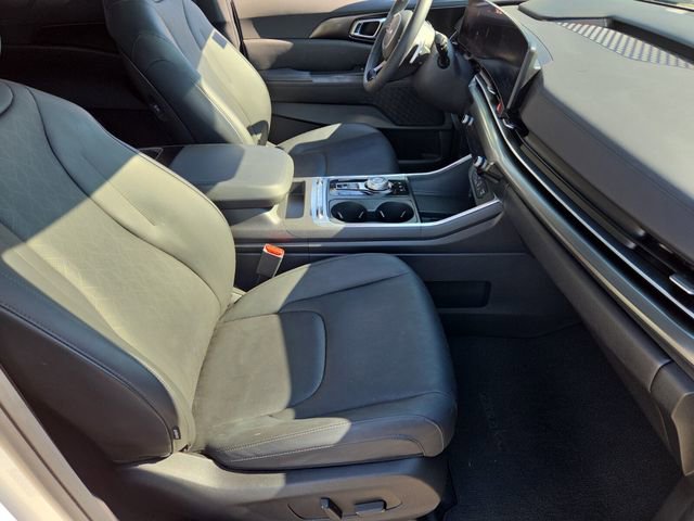 Used 2025 Kia Carnival SX w/ SX Dark Edition Package FWD image 20