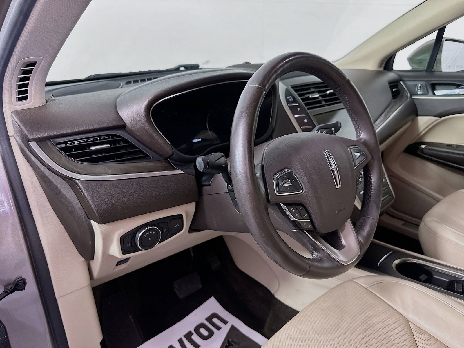Used 2018 Lincoln MKC Reserve w/ Lincoln MKC Climate Package FWD image 9