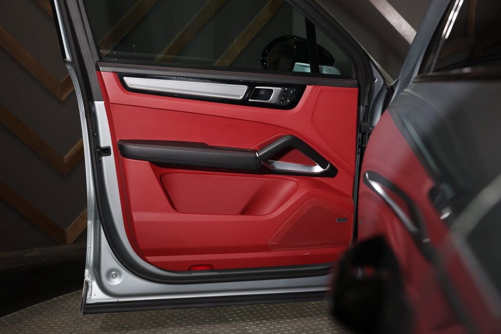 Used 2022 Porsche Cayenne Turbo image 48