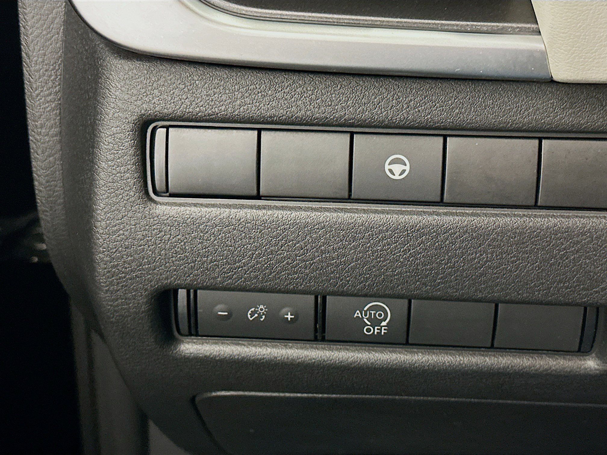 Used 2023 Nissan Rogue SV AWD/4WD image 17