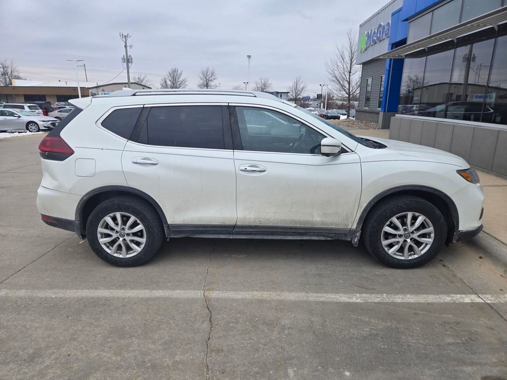 Used 2018 Nissan Rogue SV w/ Premium Package image 3
