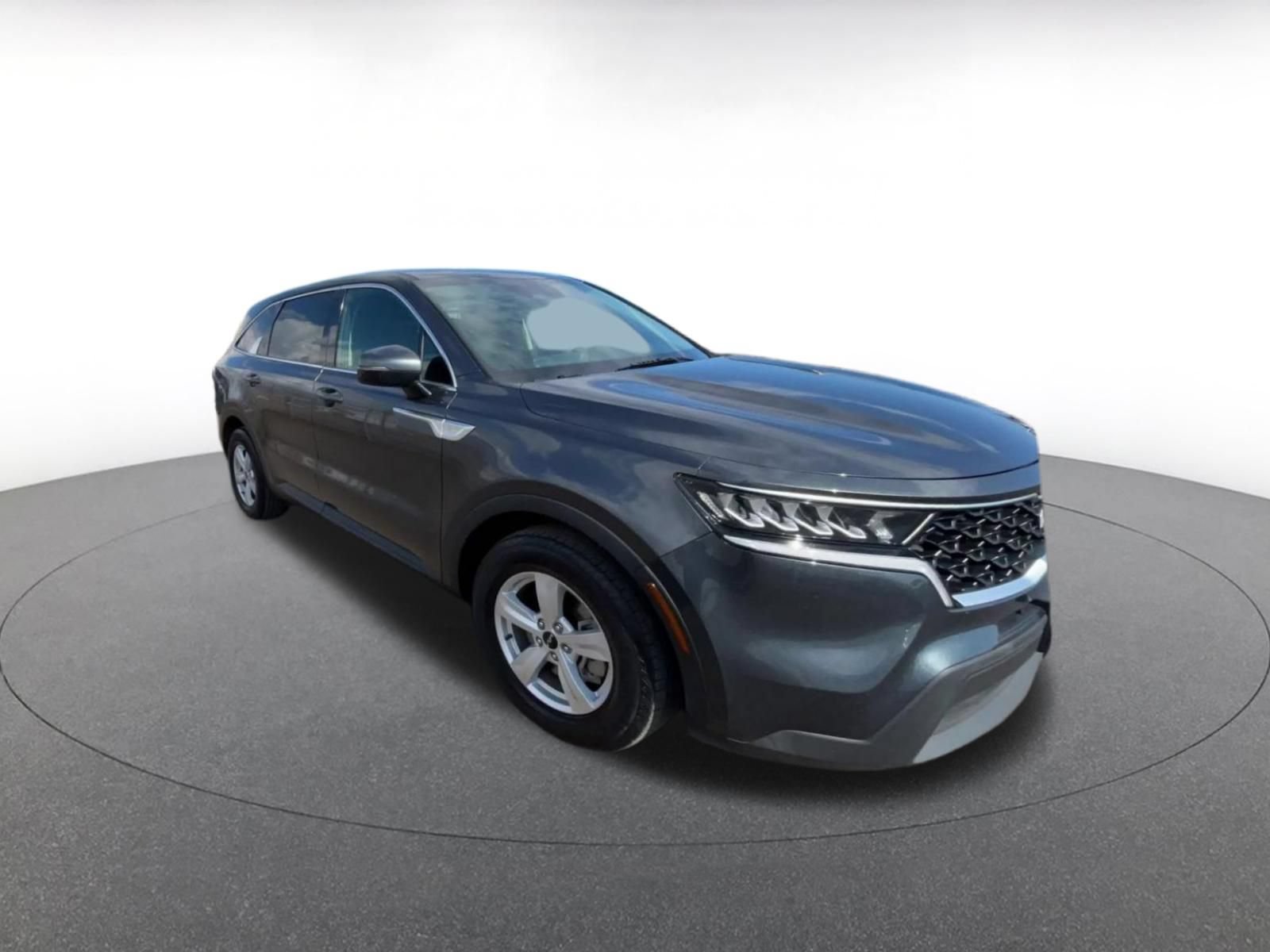 Used 2023 Kia Sorento LX FWD image 3