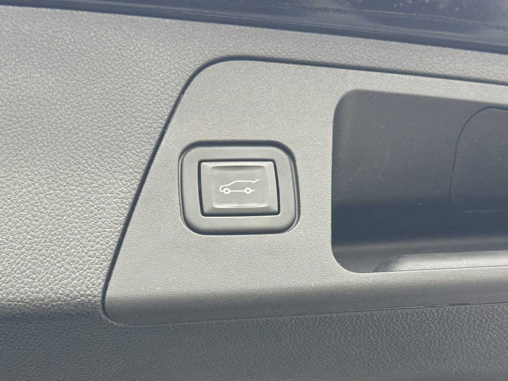 Used 2020 Buick Envision Essence w/ Experience Buick Package image 24