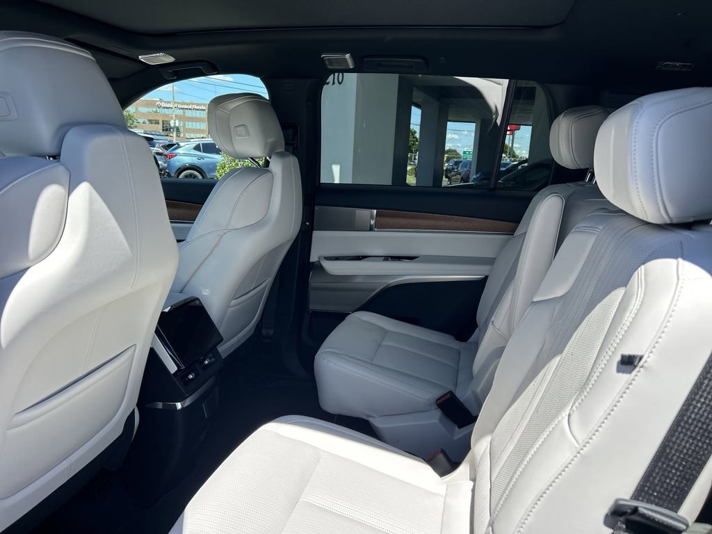 New 2026 Cadillac Vistiq Luxury image 17