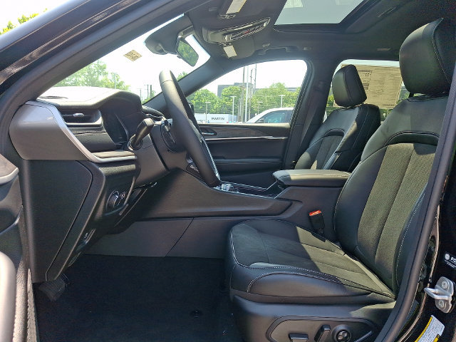 New 2026 Jeep Grand Cherokee Altitude AWD/4WD image 9