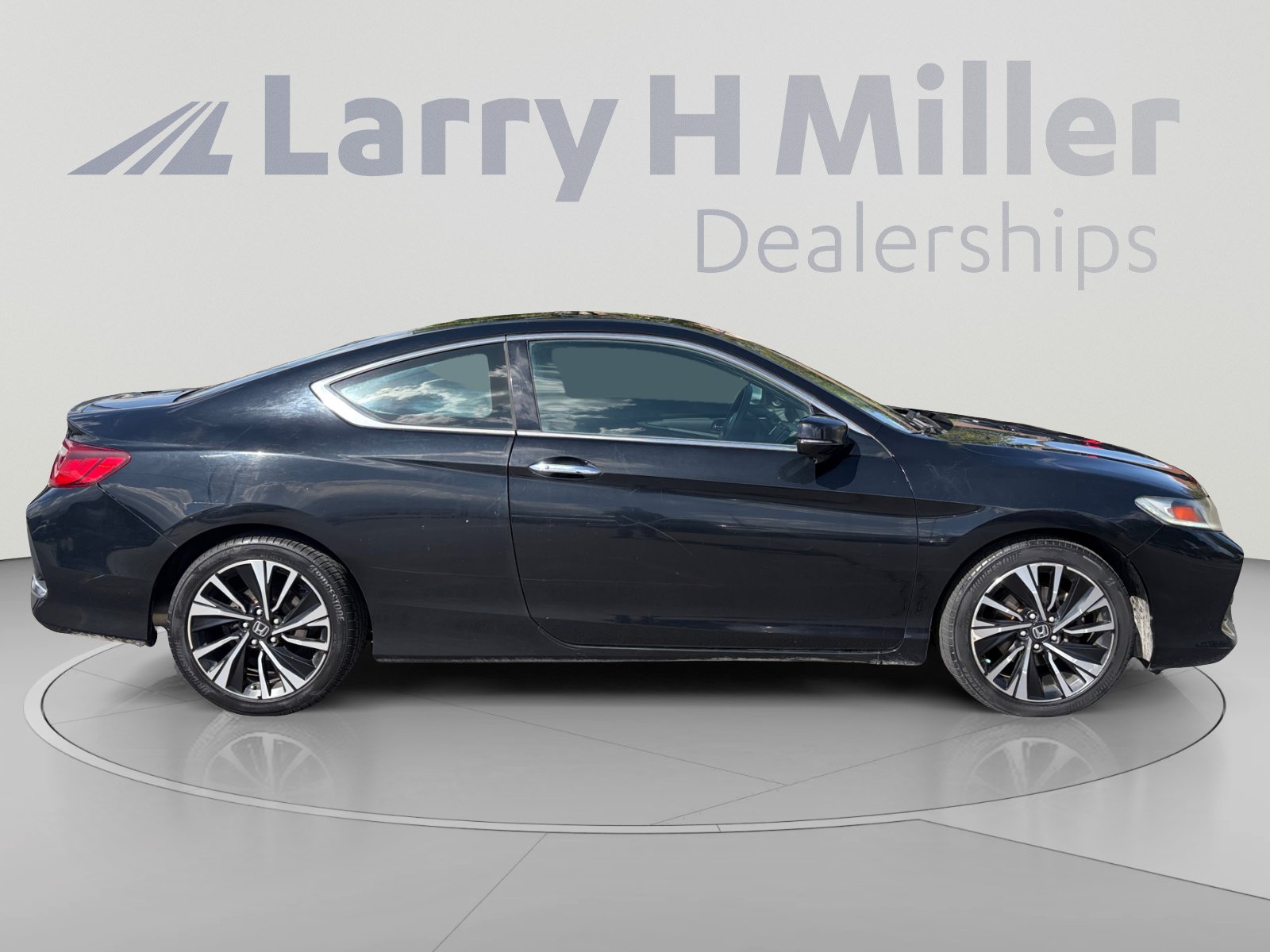 Used 2017 Honda Accord EX image 6