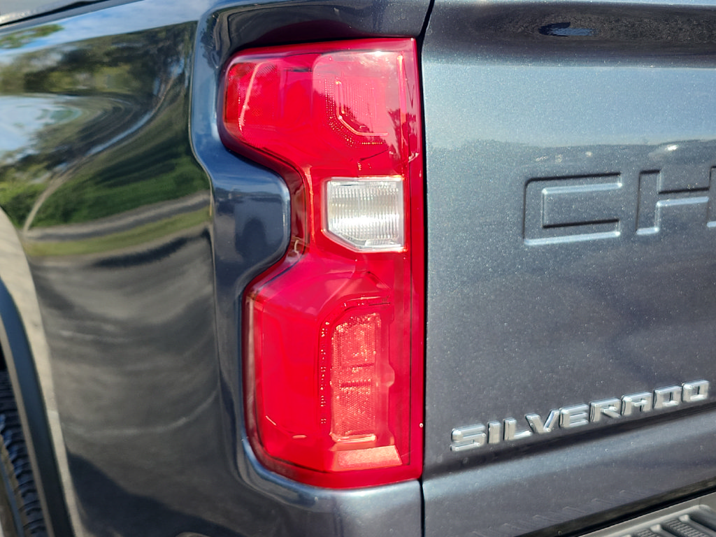 Used 2020 Chevrolet Silverado 2500 LTZ w/ LTZ Premium Package AWD/4WD image 15