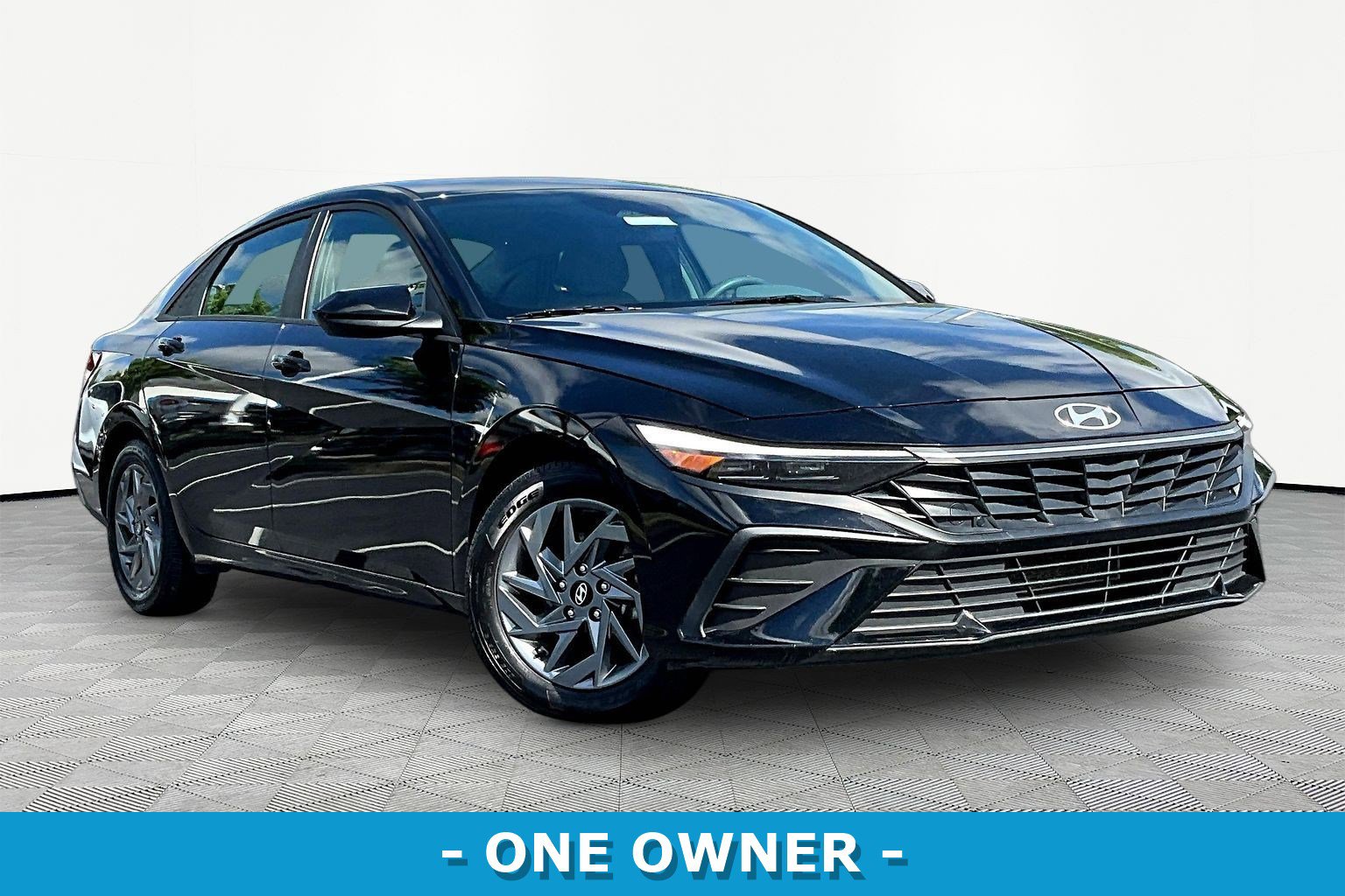Used 2024 Hyundai Elantra SEL FWD image 3