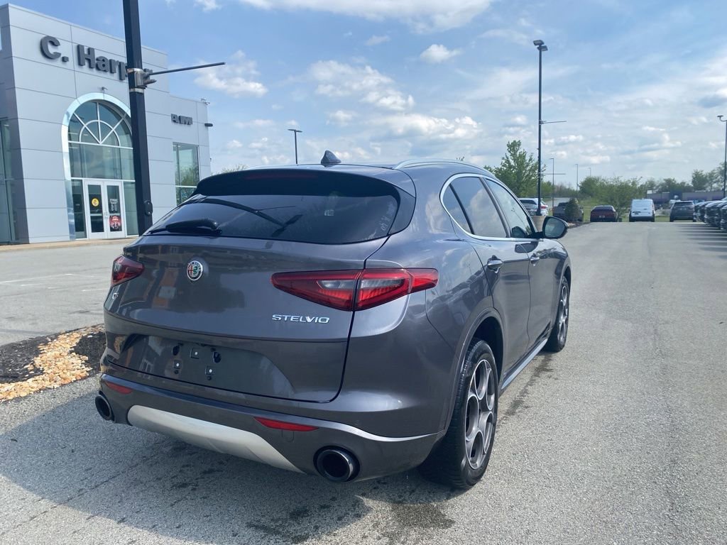 Used 2020 Alfa Romeo Stelvio Ti w/ Active Blind Spot Package AWD/4WD image 2