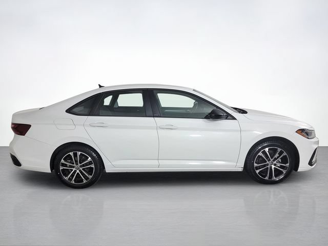 Used 2025 Volkswagen Jetta Sport FWD image 2