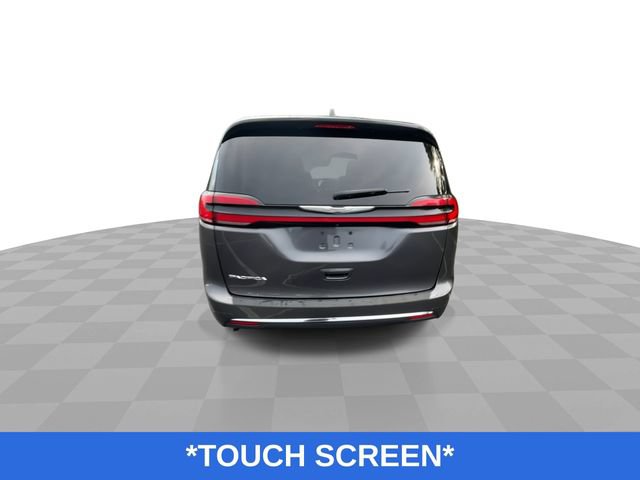 Used 2022 Chrysler Pacifica Touring-L FWD image 8