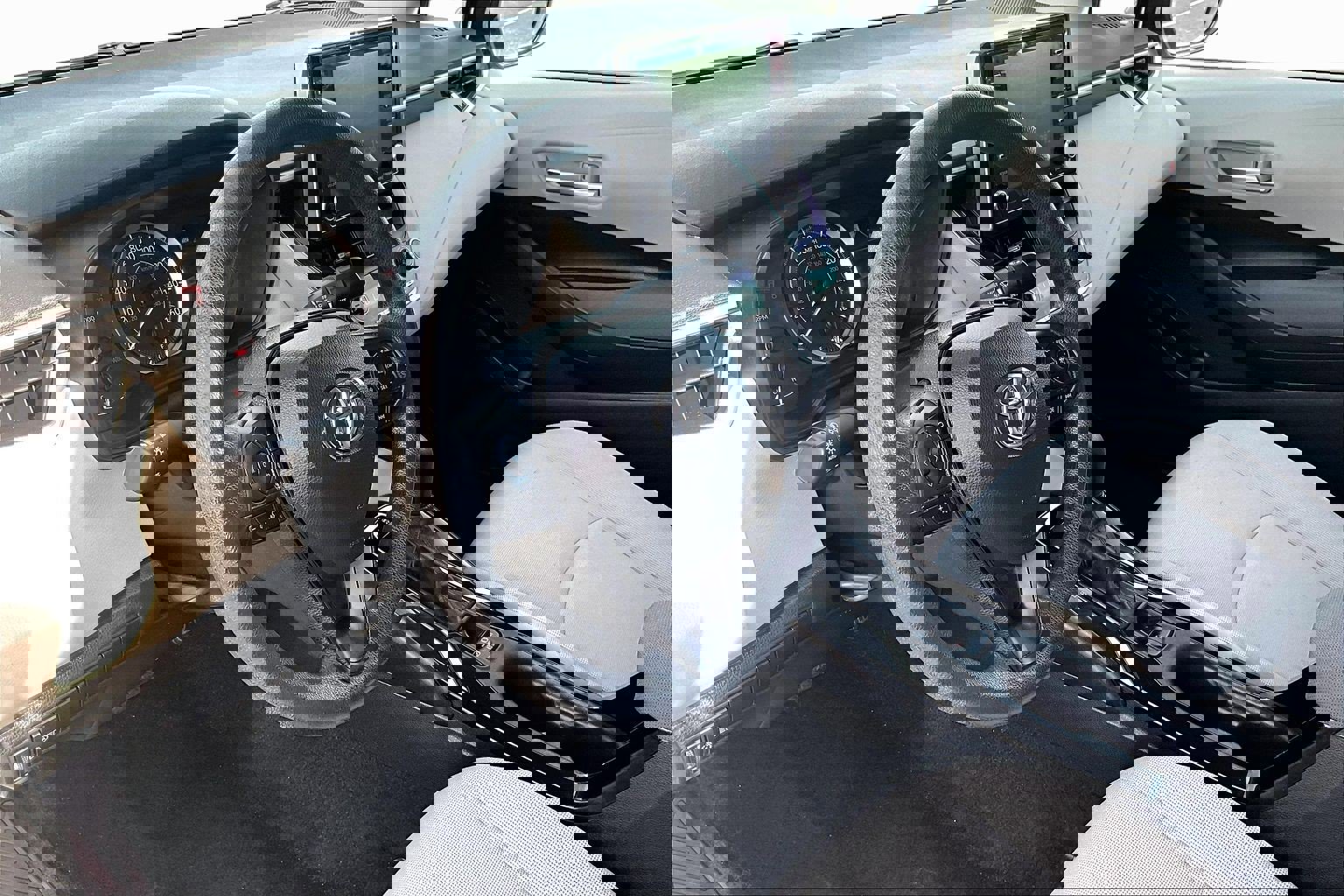 Used 2021 Toyota Corolla LE image 11