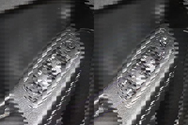 Used 2013 Dodge Charger SE image 9