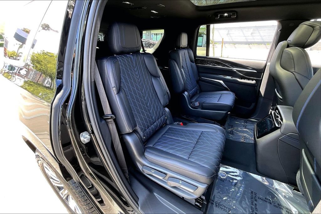 New 2026 Cadillac Escalade IQL Luxury w/ LPO, Floor Liner Package AWD/4WD image 30