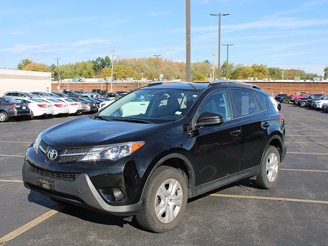 Used 2015 Toyota RAV4 LE AWD/4WD image 2