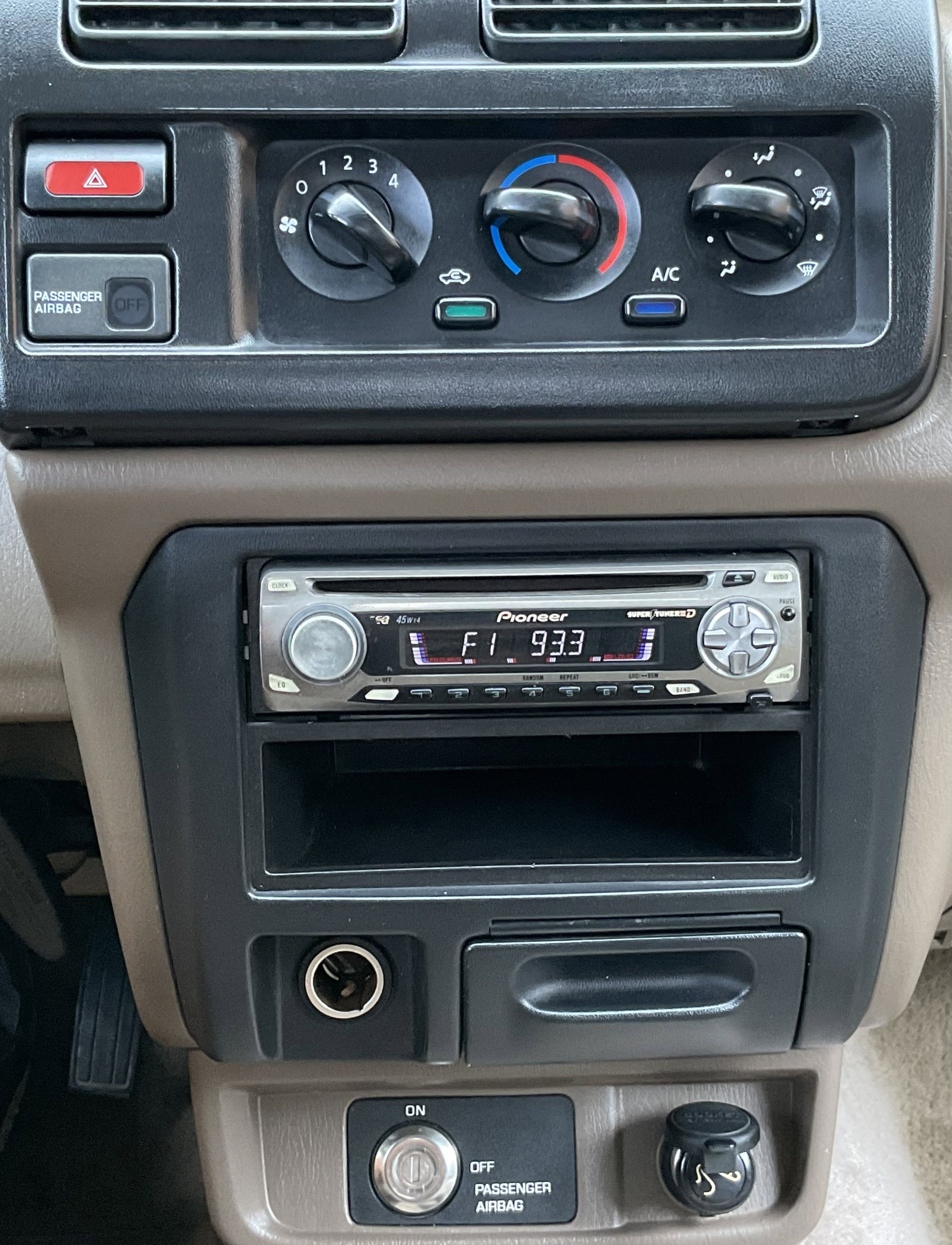 Used 2000 Nissan Frontier XE image 13