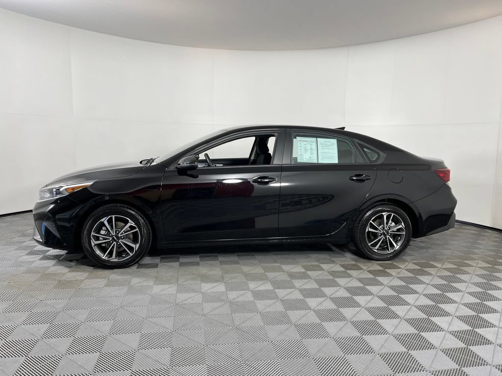 Used 2023 Kia Forte LXS w/ LXS Technology Package FWD image 6