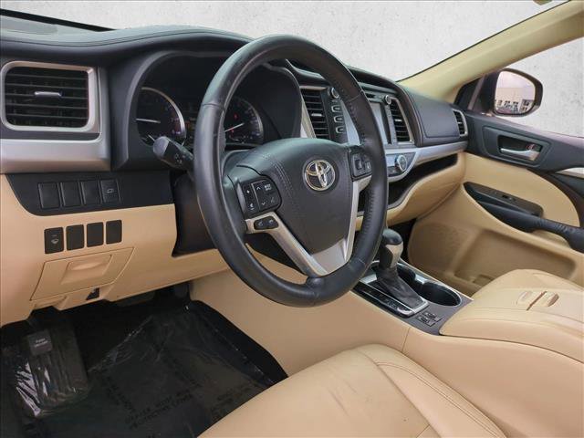 Used 2015 Toyota Highlander XLE image 10