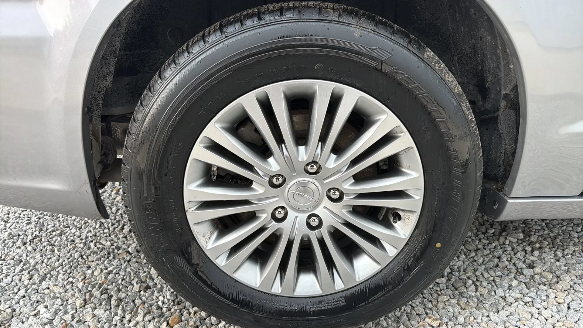Used 2013 Chrysler Town & Country Touring-L w/ Driver Convenience Group FWD image 6