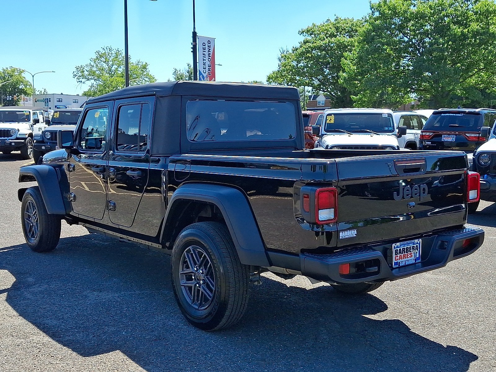 Used 2026 Jeep Gladiator Sport AWD/4WD image 4