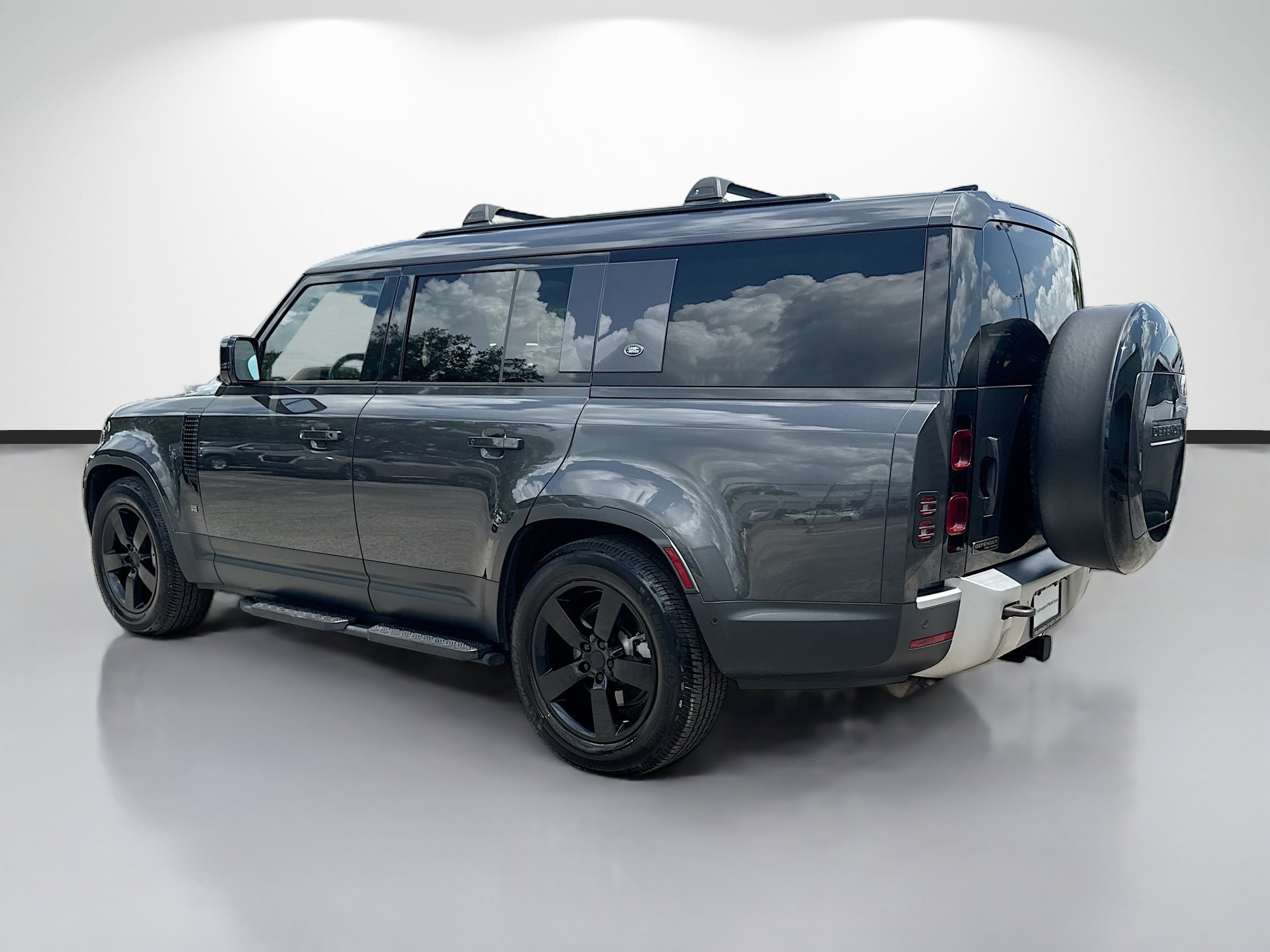Used 2023 Land Rover Defender 130 First Edition AWD/4WD image 5