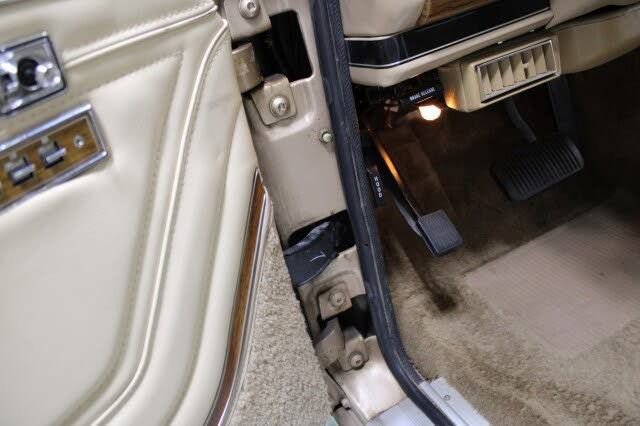 Used 1989 Jeep Grand Wagoneer image 46