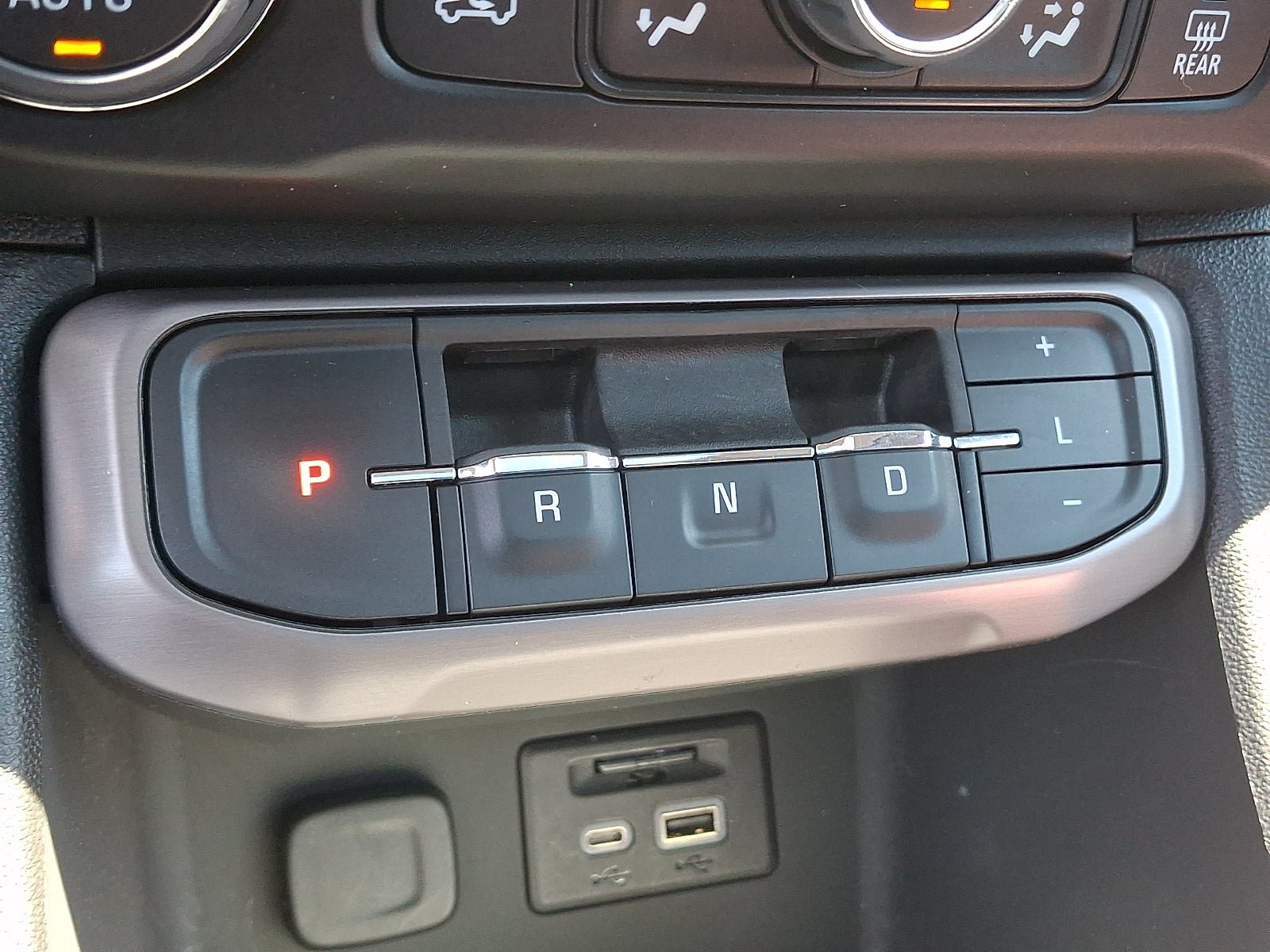Used 2023 GMC Acadia AT4 w/ Technology Package AWD/4WD image 17