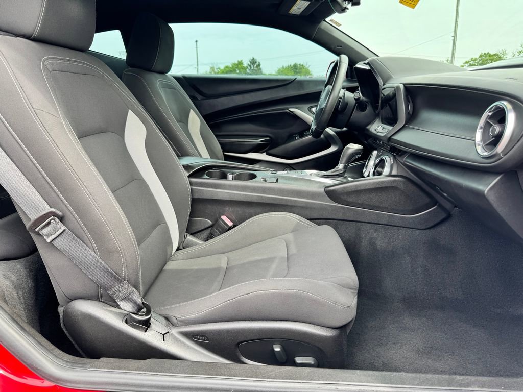 Used 2018 Chevrolet Camaro SS RWD image 10