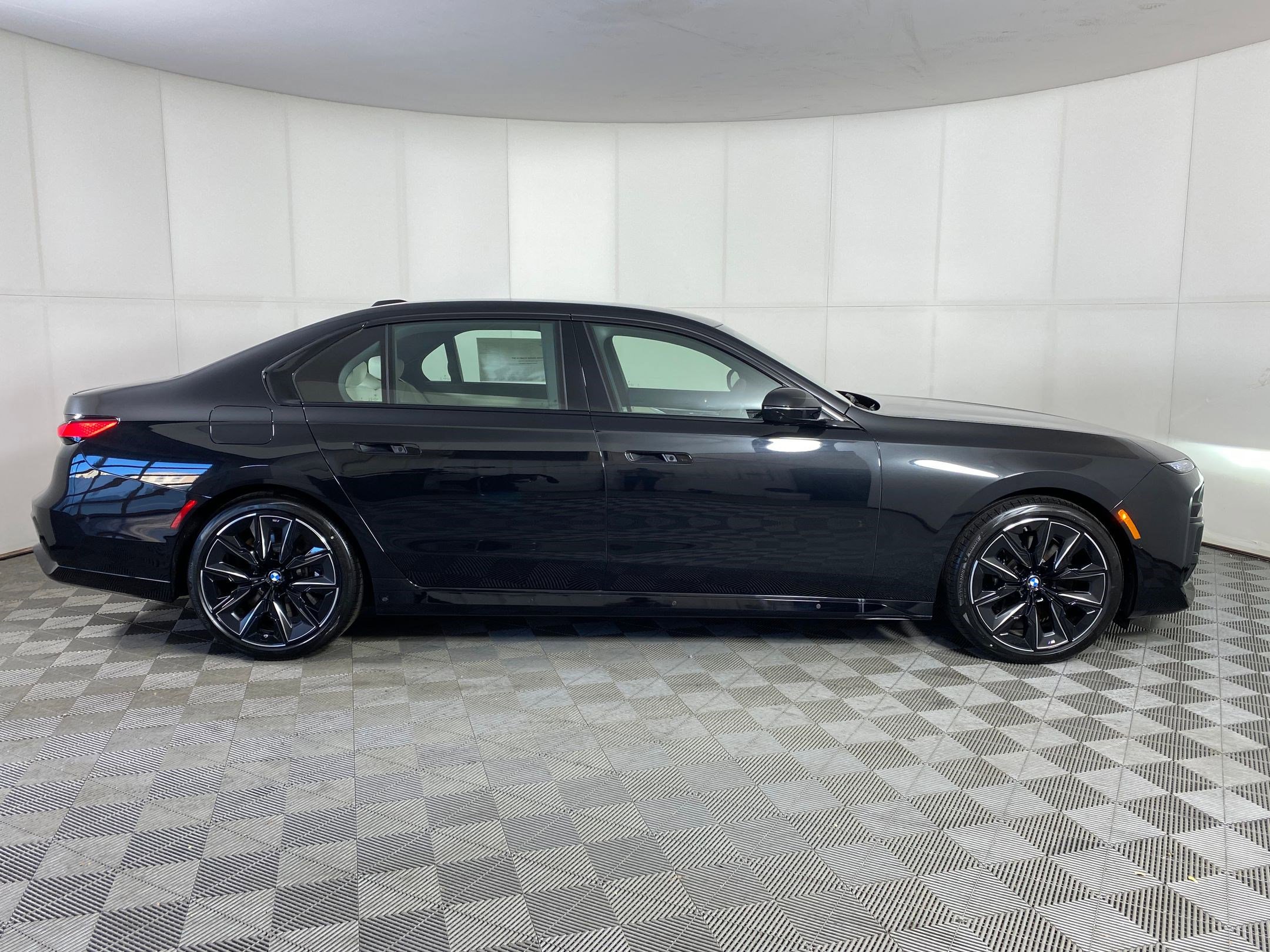 New 2026 BMW 760i xDrive w/ Executive Package image 7