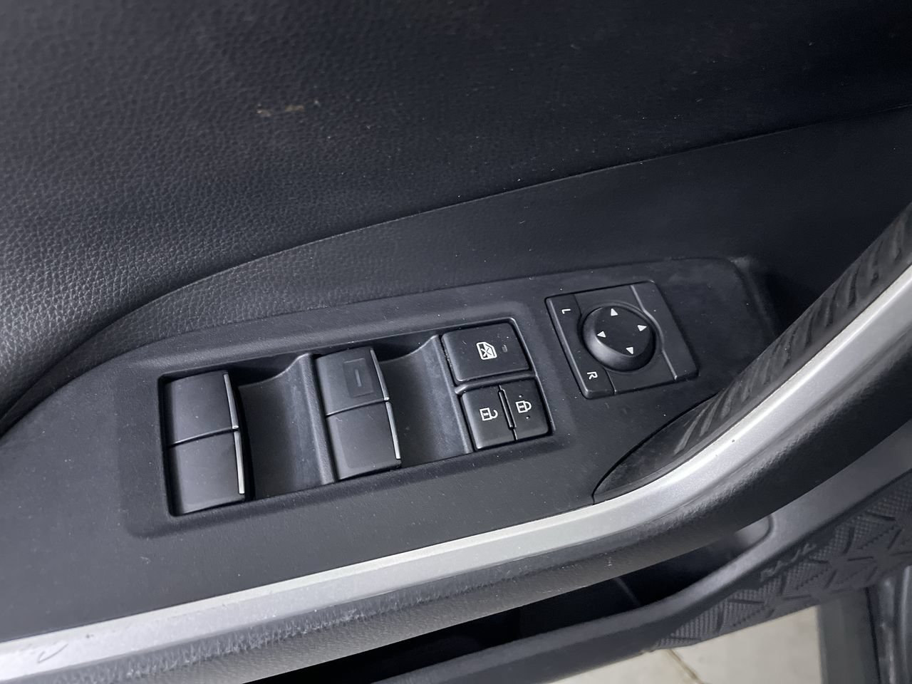 Used 2020 Toyota RAV4 XSE AWD/4WD image 11