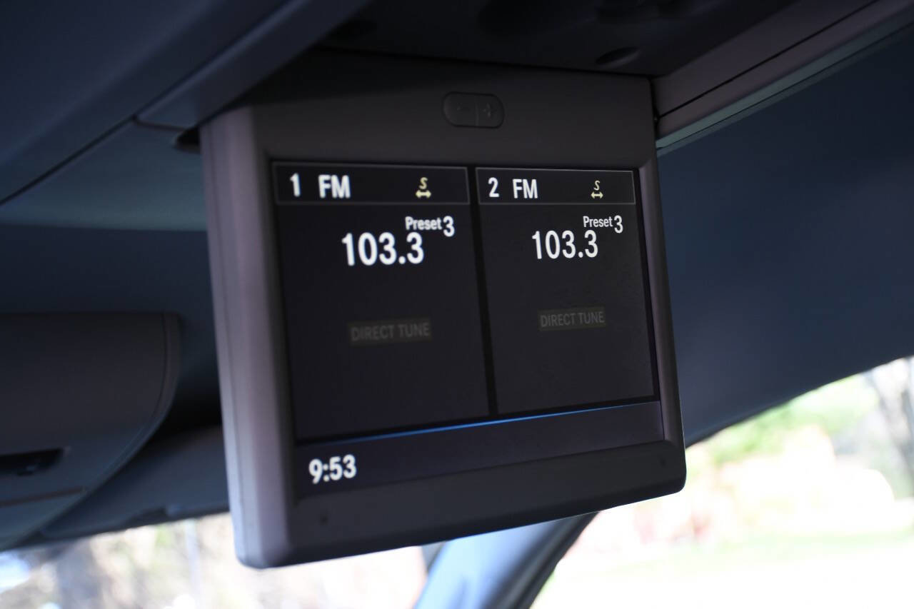 Used 2015 Chrysler Town & Country Touring FWD image 18