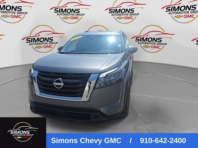Used 2024 Nissan Pathfinder SV w/ SV Premium Package FWD image 3