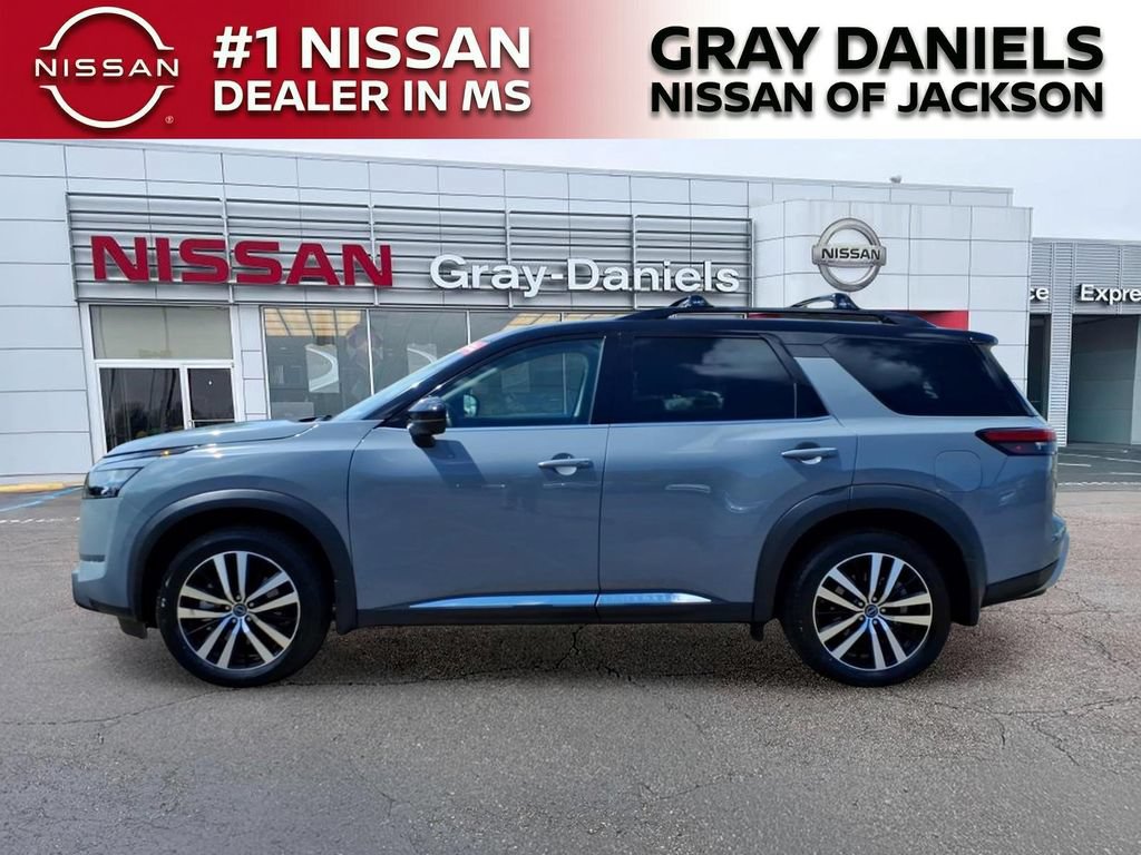 Certified 2025 Nissan Pathfinder Platinum FWD image 5
