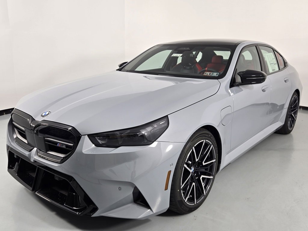 New 2026 BMW M5 w/ Executive Package image 3