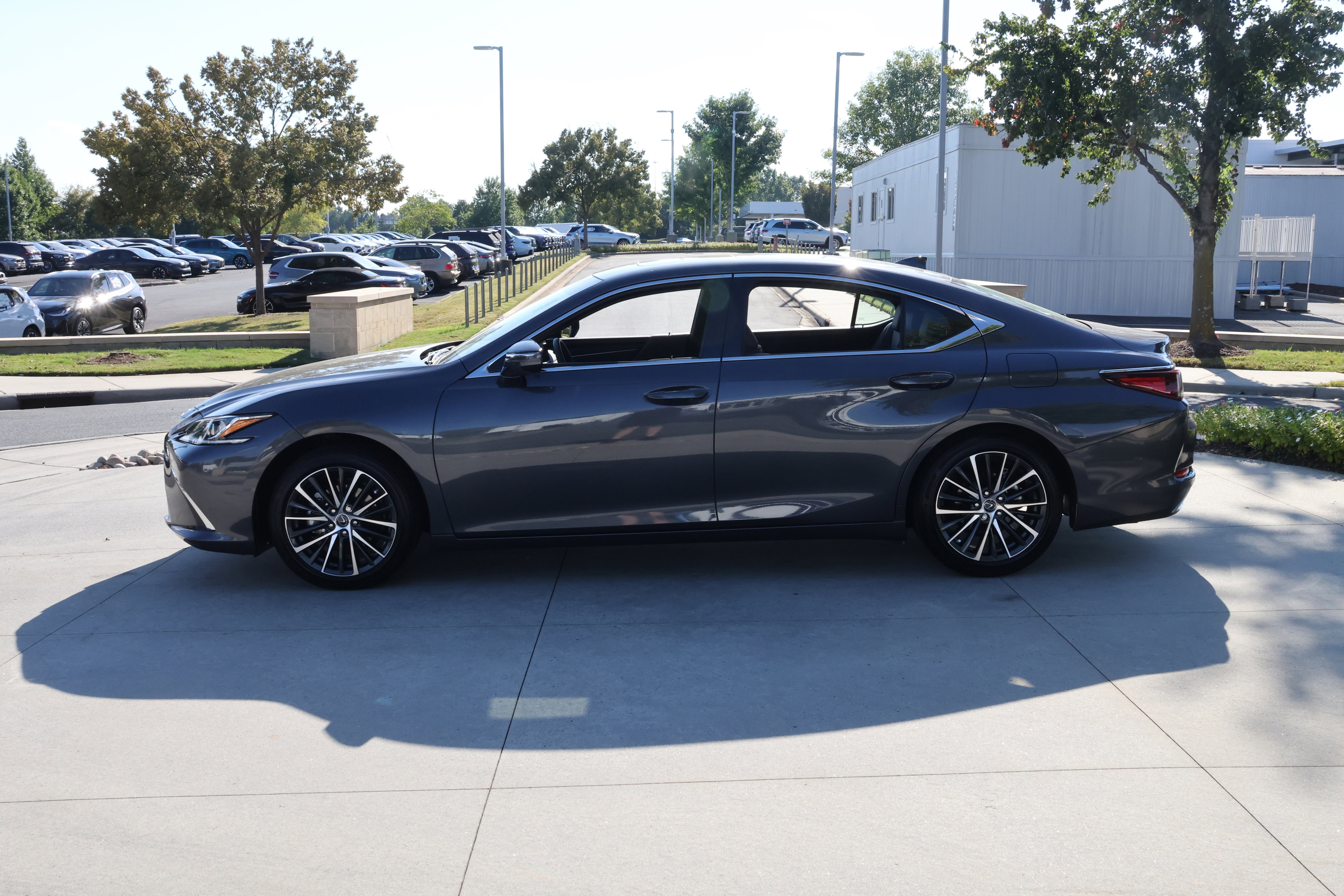 Used 2025 Lexus ES 350 w/ Premium Package image 6