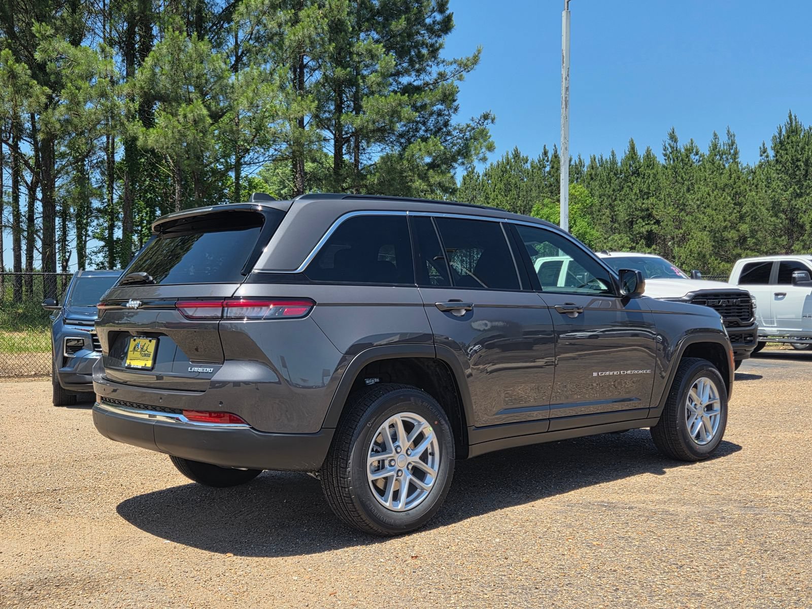 New 2026 Jeep Grand Cherokee Laredo X RWD image 4