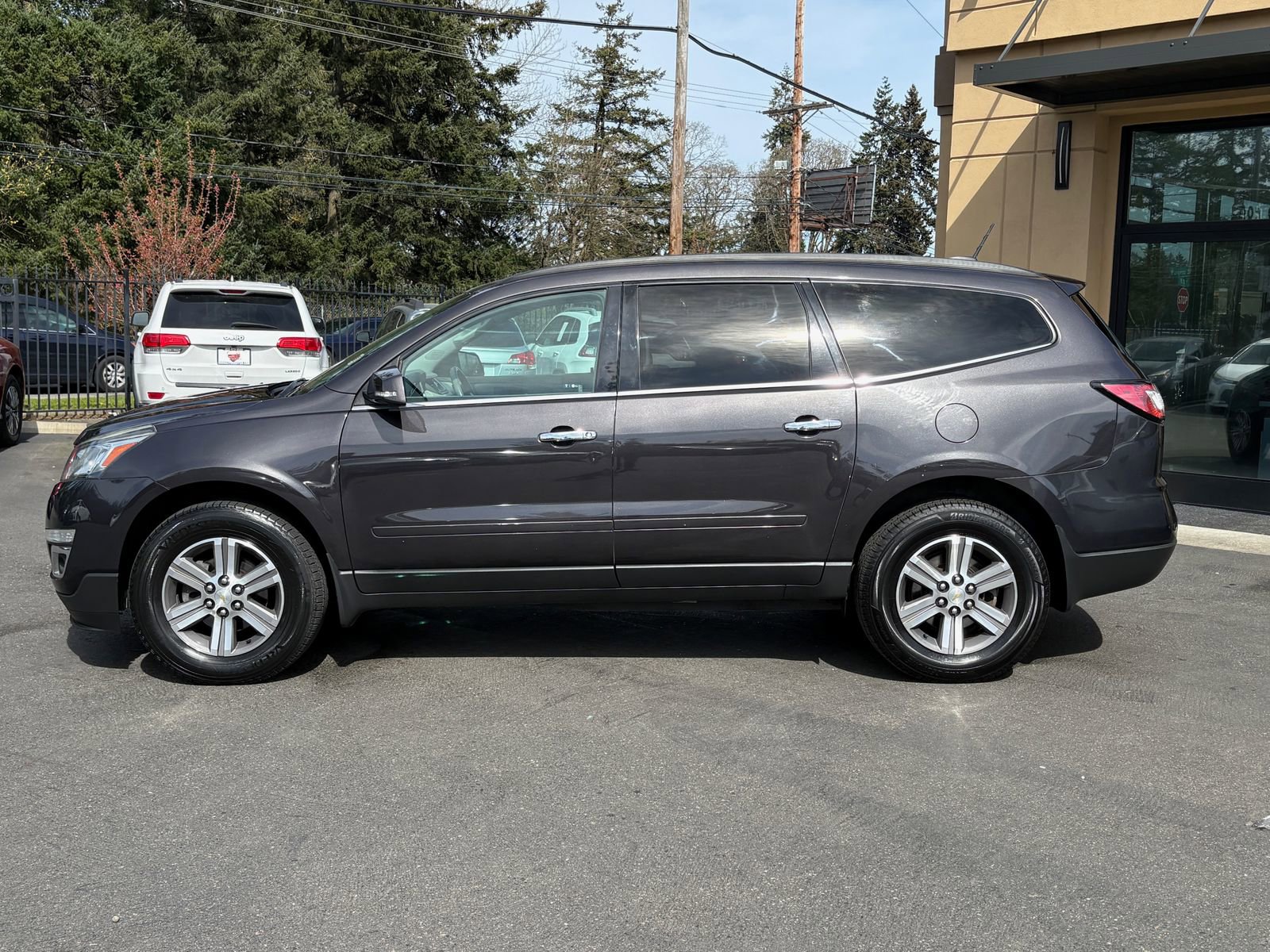 Used 2017 Chevrolet Traverse LT FWD image 5