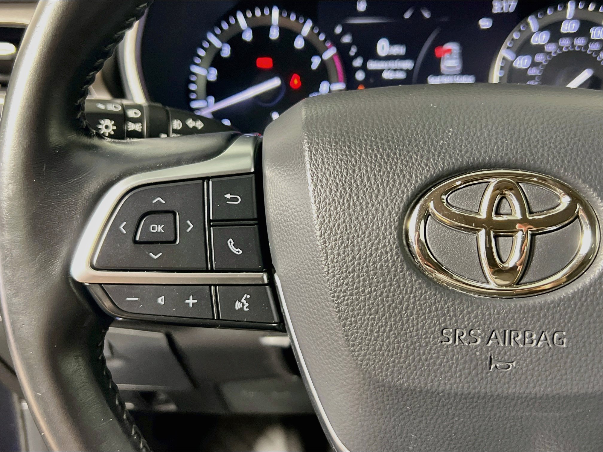 Used 2021 Toyota Highlander XLE FWD image 18