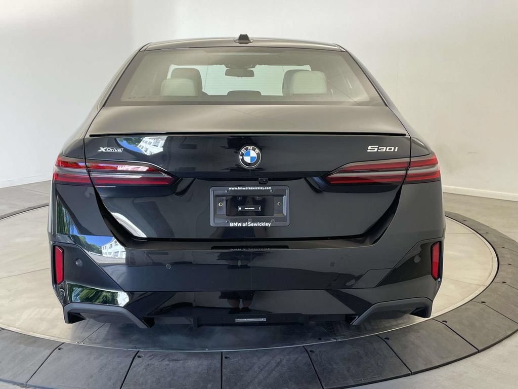 New 2027 BMW 530i xDrive w/ M Sport Package AWD/4WD image 4