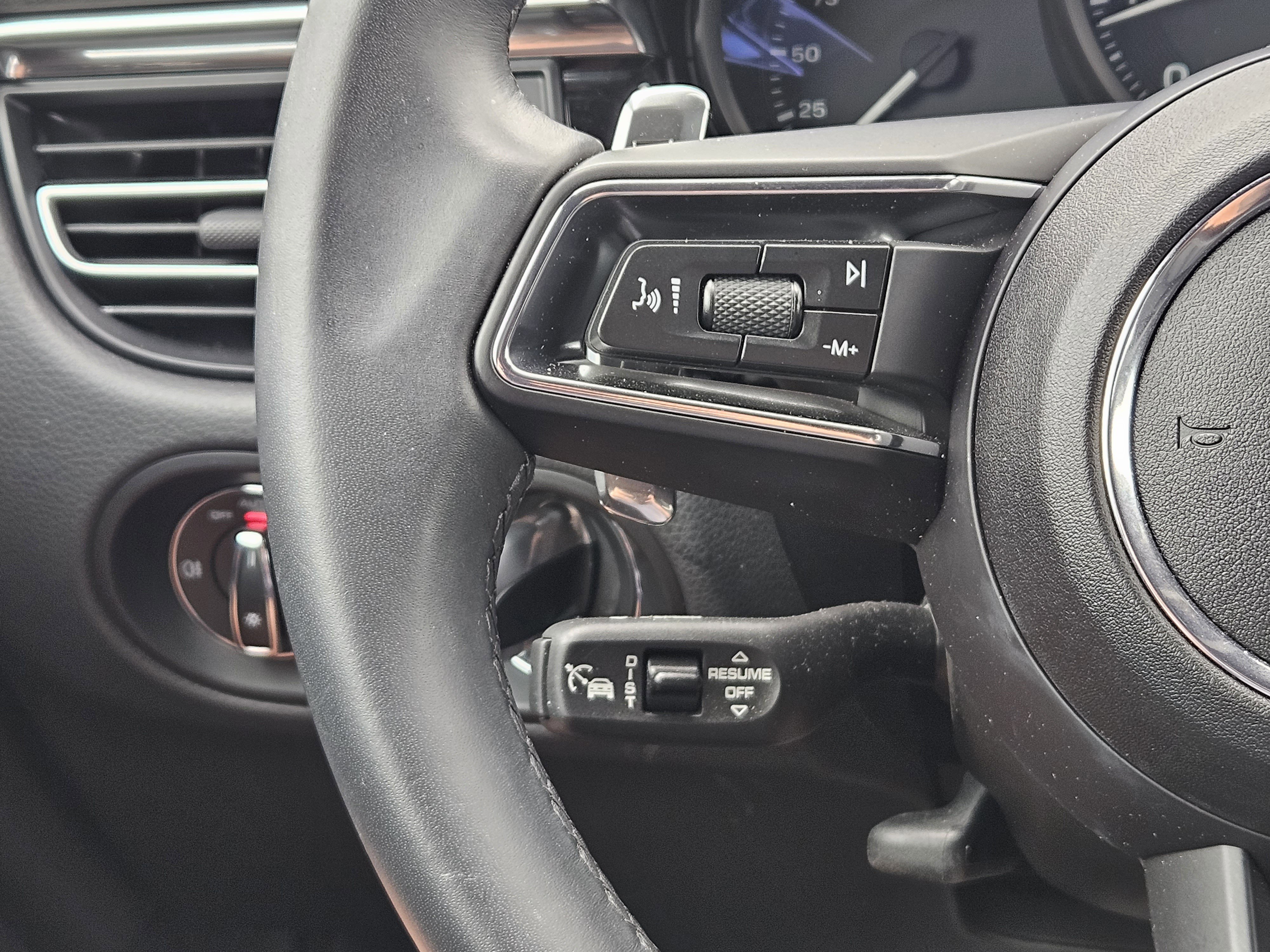 Certified 2025 Porsche Macan image 26